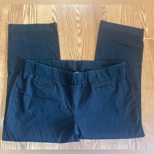 Motherhood Maternity pinstriped black Capris XK